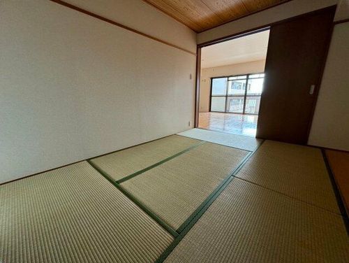 清川六番館の内装