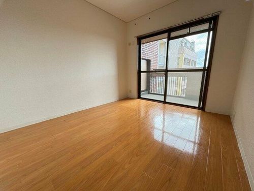 清川六番館の内装