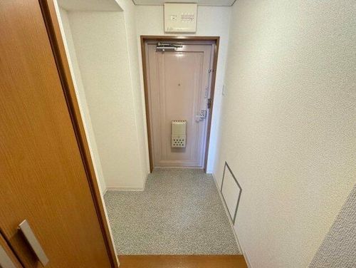 清川六番館の玄関