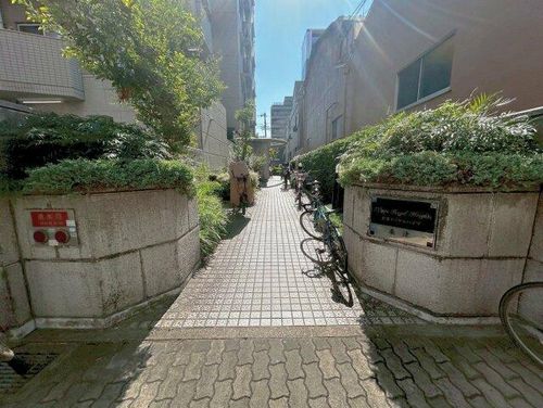 日宝ロイヤルハイツ桑津の玄関