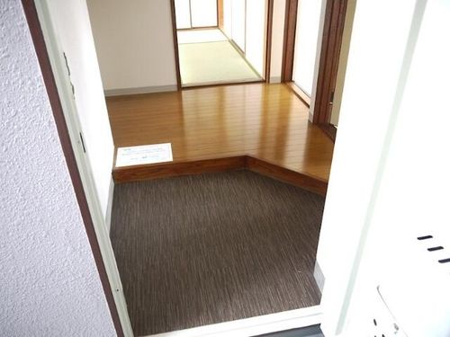 寿ハイツ106の玄関