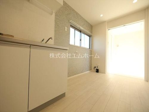 ルーチェ新守山の居間