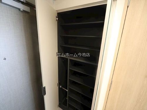 プレサンス桜山駅前アフォードの玄関