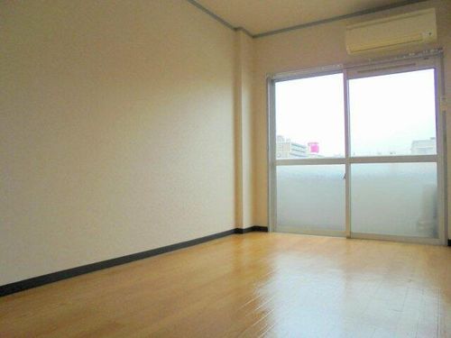 オスカー柳町の居間