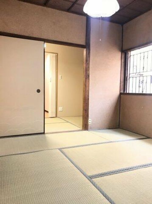 足立文化の内装