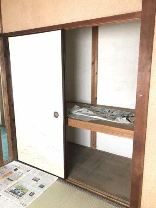 足立文化の内装