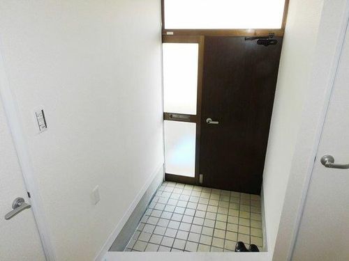 イニシア赤穂塩屋2の玄関
