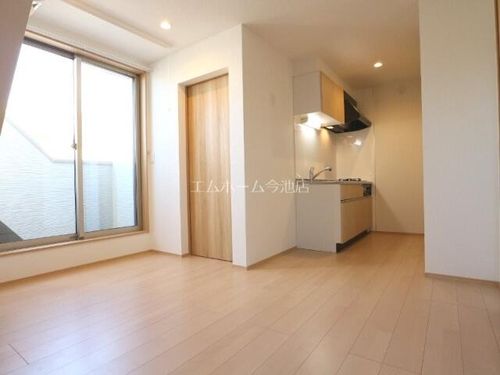 GRANDTIC東枇杷島駅前の居間