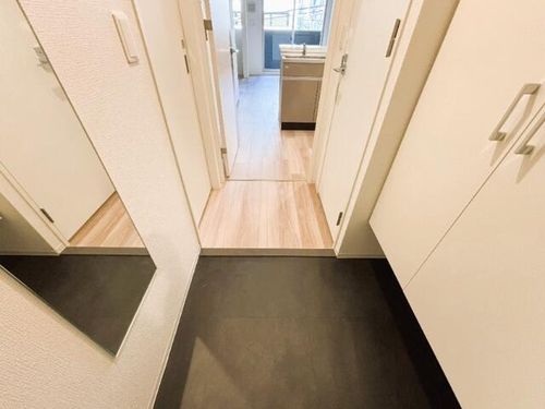 セレニテ新大阪グランデ シュッドの玄関