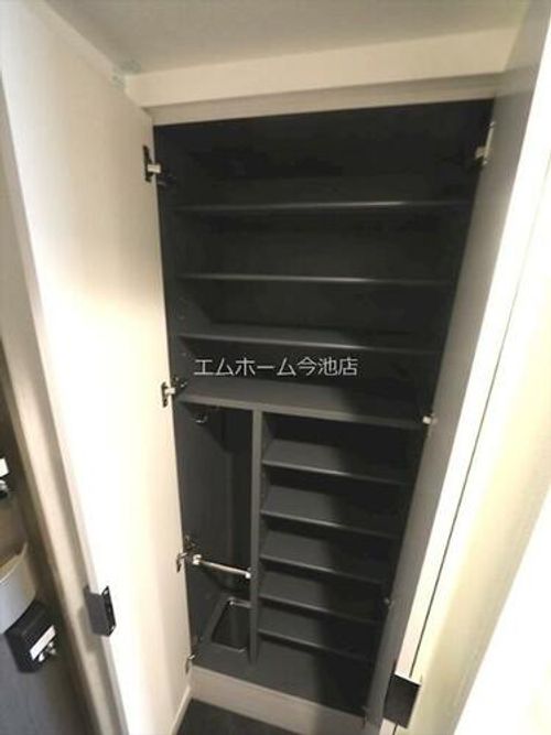 プレサンス桜山駅前アフォードの玄関