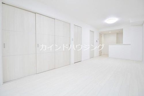 アーサー住之江の居間