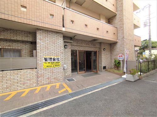 ルーエハイム千里丘の玄関