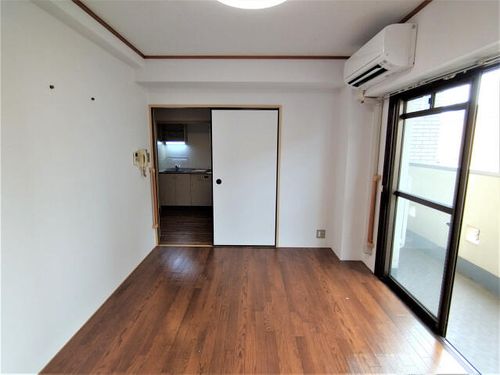 ルーエハイム千里丘の居間