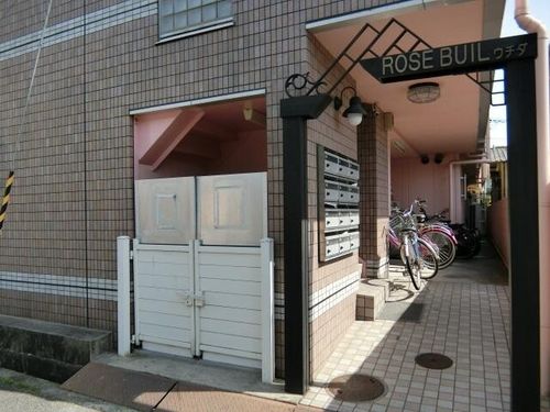 ローズビルウチダの玄関