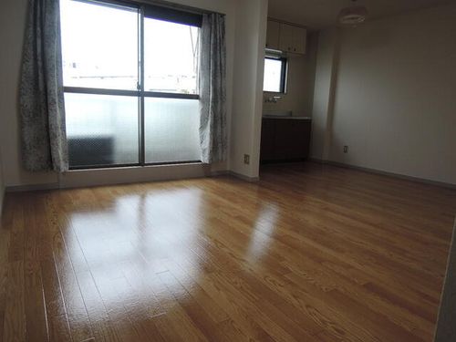 コーポ望月 2棟の居間