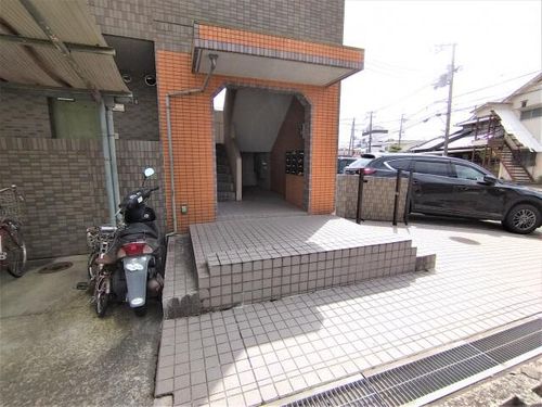 ハイツ山田の玄関