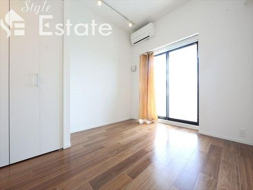 シーズンフラッツ千種の居間