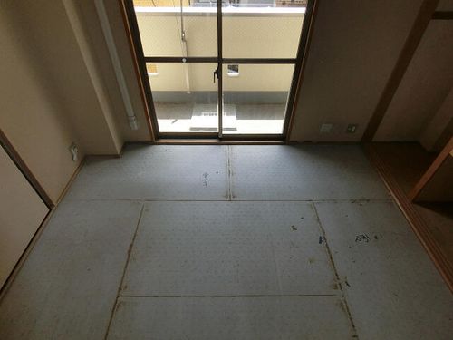 ルーエハイム千里丘の居間