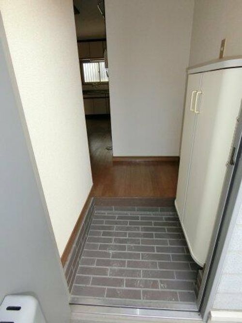 大阪府寝屋川市黒原城内町(アパート)の賃貸物件の玄関