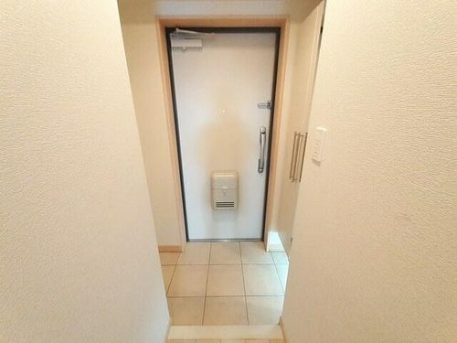 レクイアーレ大宮の玄関