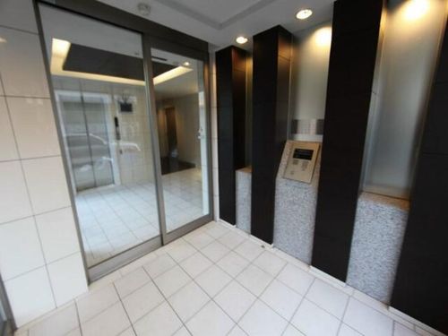 リエス鶴舞EAST TOWERの玄関