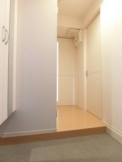 オーク太田3の玄関