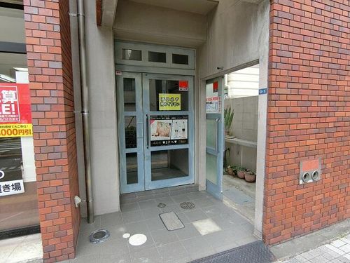 シャトー黒田312の玄関