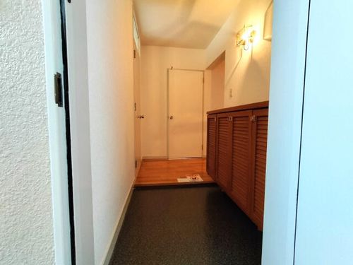 リベルテ美奈原の玄関