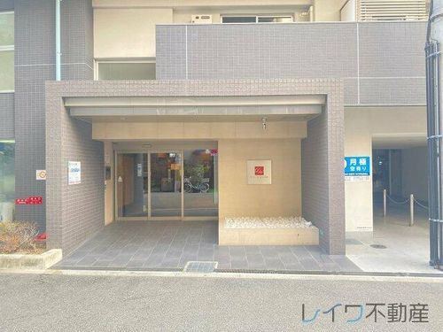 ドゥーエなんば南の玄関