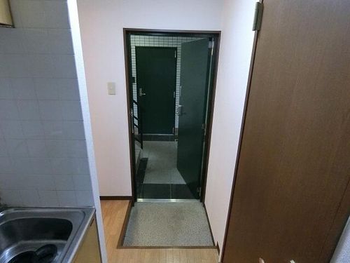 サンパレスエル206の玄関