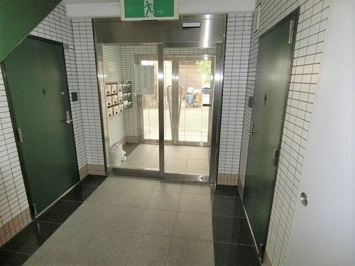 サンパレスエル206の玄関