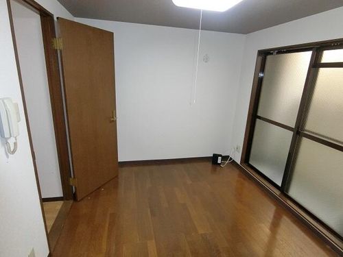 サンパレスエル206の居間