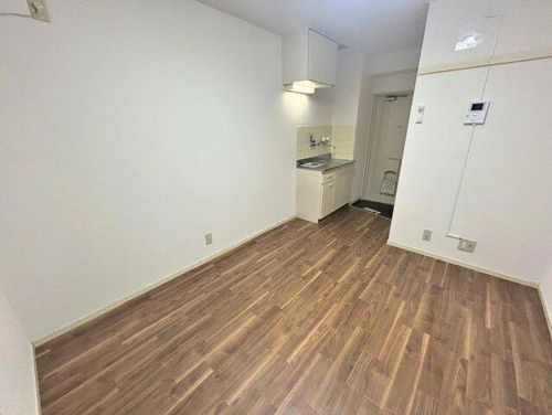 キングスアベニュー流町A棟の居間