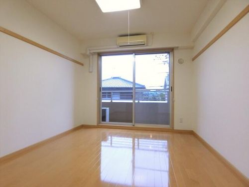 エスト茨木の居間