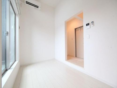 アドラブール新守山の居間