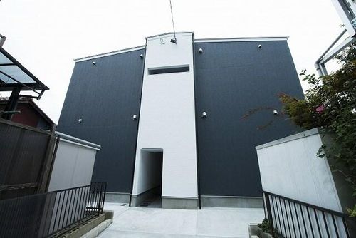 アドラブール新守山の外観