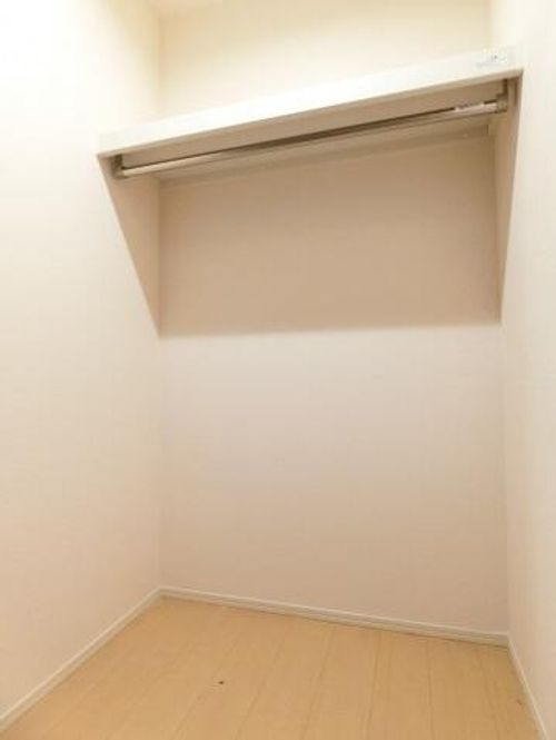 ジュンジュライオーガストの内装