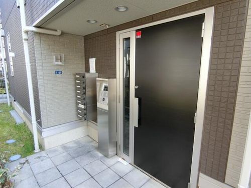 ジュンジュライオーガストの玄関