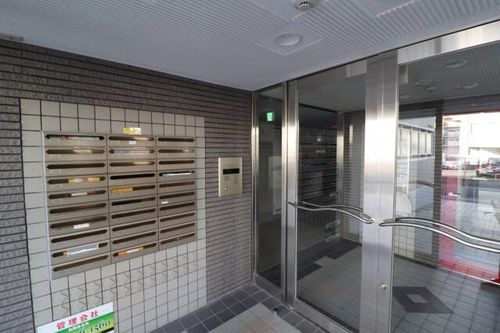 ウエストコーポの玄関