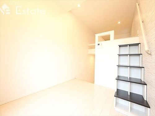 サニーベール志賀町203の居間