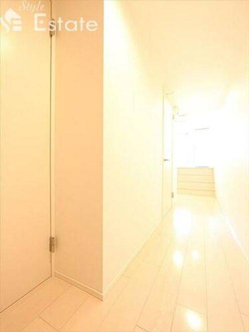 サニーベール志賀町203の玄関