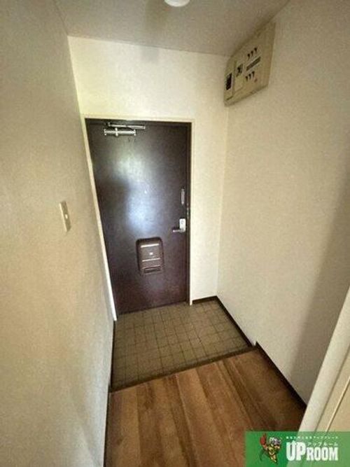 コーポラス林本の玄関