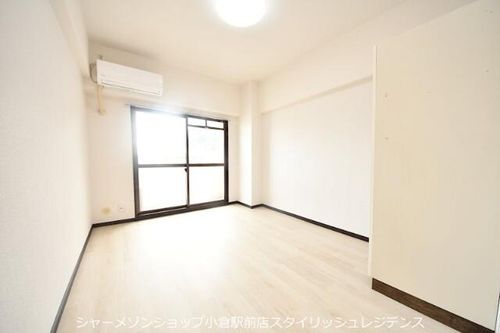 ホワイトパレス門司港の居間