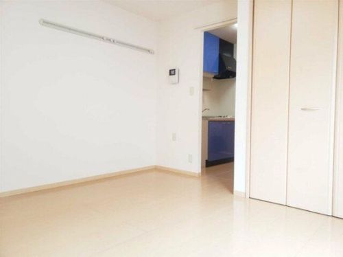 チ・グレイス203の居間