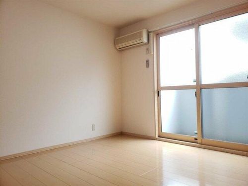 チ・グレイス203の居間