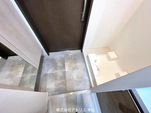 グランカーサ高井田の玄関