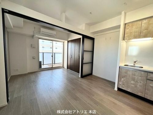 グランカーサ高井田の居間