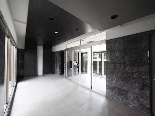 プレサンス名古屋城前ラバンカの玄関