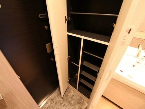 プレサンス名古屋城前ラバンカの玄関