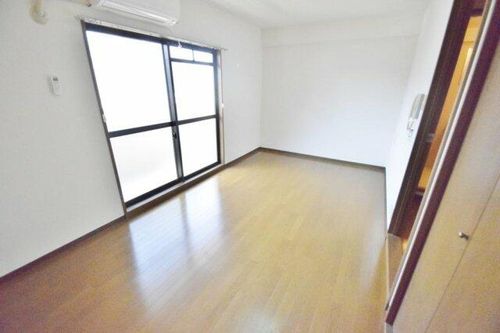 グランドール天美の居間